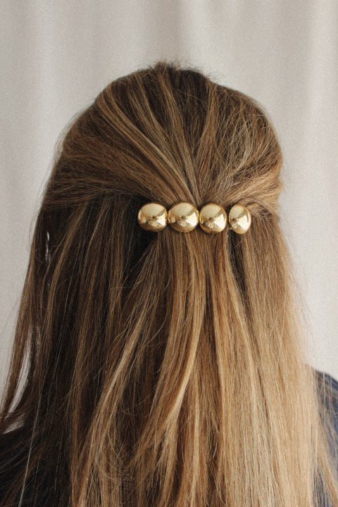 Barrette à cheveux dorée ornée de fleurs stabilisées GINA Barrette à cheveux dorée ornée de fleurs stabilisées GINA