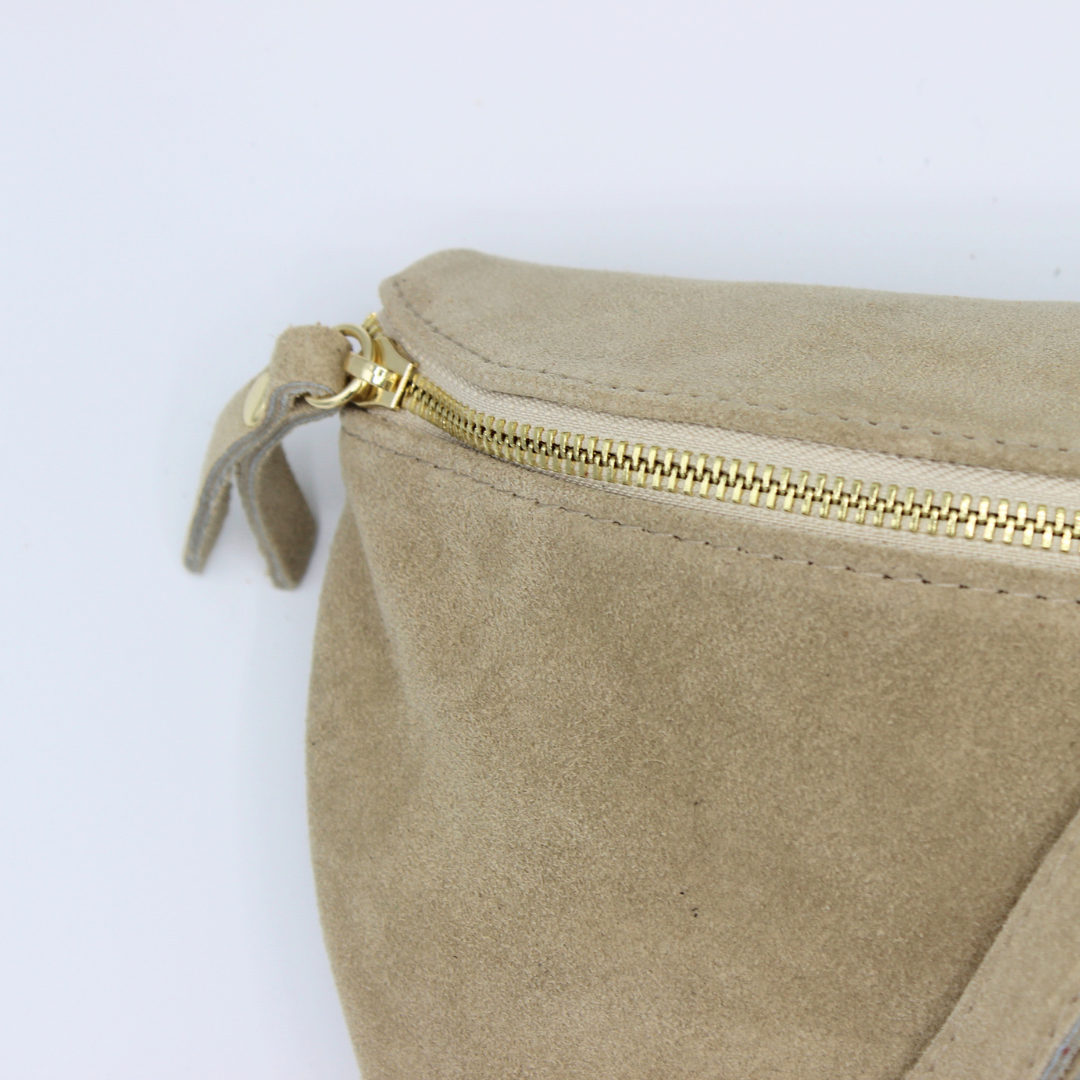Sac banane Malo – Sac à main beige daim – Terres Beauté