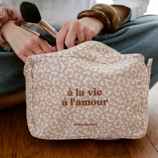 Trousse de toilette léopard "À la vie, à l'amour"